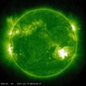 紫外線で撮影した5月10日の太陽フレア＝情報通信研究機構のホームページから、米航空宇宙局提供
