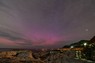 11日夜、能登半島の珠洲市で観測された星空。オーロラの影響とみられる＝2024年5月11日午後8時40分ごろ撮影（石川県柳田星の観察館「満天星」提供）