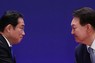 韓国の尹錫悦大統領（右）と日本の岸田文雄首相＝ソウルで2024年5月27日、ロイター