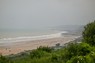 連合国軍の上陸地点となった現在のオマハビーチ。1944年の上陸作戦時には浜辺が米兵の遺体で埋まった＝フランス北西部コルビルシュルメールで2024年6月1日、NurPhoto・ロイター