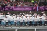 パリ五輪の開会式で船に乗りパレードする日本選手団＝パリで2024年7月26日午後8時半、玉城達郎撮影