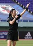 21年6月、サッカー女子日本代表－ウクライナ戦の前半、笛を吹く山下良美主審
