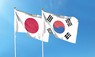日本と韓国の国旗＝ゲッティ