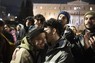 ギリシャ議会の同性婚法案可決を喜ぶ人たち＝アテネで2月15日、AP共同