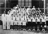 フィリピンに移住した日本人の子どもたちが通ったダバオ日本人小学校の卒業写真＝1938年（フィリピン日系人リーガルサポートセンター提供）