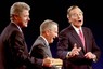米大統領選候補者討論会に参加するビル・クリントン氏（左端）、ジョージ・ブッシュ（父）氏（右端）とロス・ペロー氏＝米中西部ミシガン州で1992年10月19日、ロイター