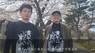 満開の桜の前で笑顔をみせる森永卓郎氏（右）と長男・康平氏（YouTubeチャンネルから）