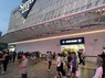 地元の住民や香港からの旅行者が大勢訪れる広東省深圳市の大型スーパー＝2024年3月31日、小倉祥徳撮影