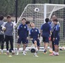 ＜U－23アジア杯練習＞練習する荒木（中央）らU－23日本代表イレブン（撮影・小海途　良幹）