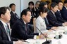 「孤独・孤立対策推進本部」の初会合であいさつする岸田首相（左から2人目）＝19日午前、首相官邸