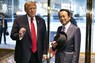トランプ前米大統領（左）と対面した自民党の麻生太郎副総裁＝米ニューヨークのトランプタワーで2024年4月23日、AP