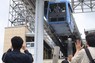 みどり中央駅を出発するスカイレール＝広島市安芸区で2024年4月30日午後0時1分、安徳祐撮影